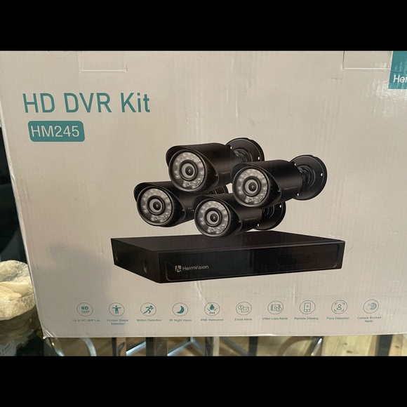 Brand new 4 Camaras w. Monitor (used) - Picture 3 of 3